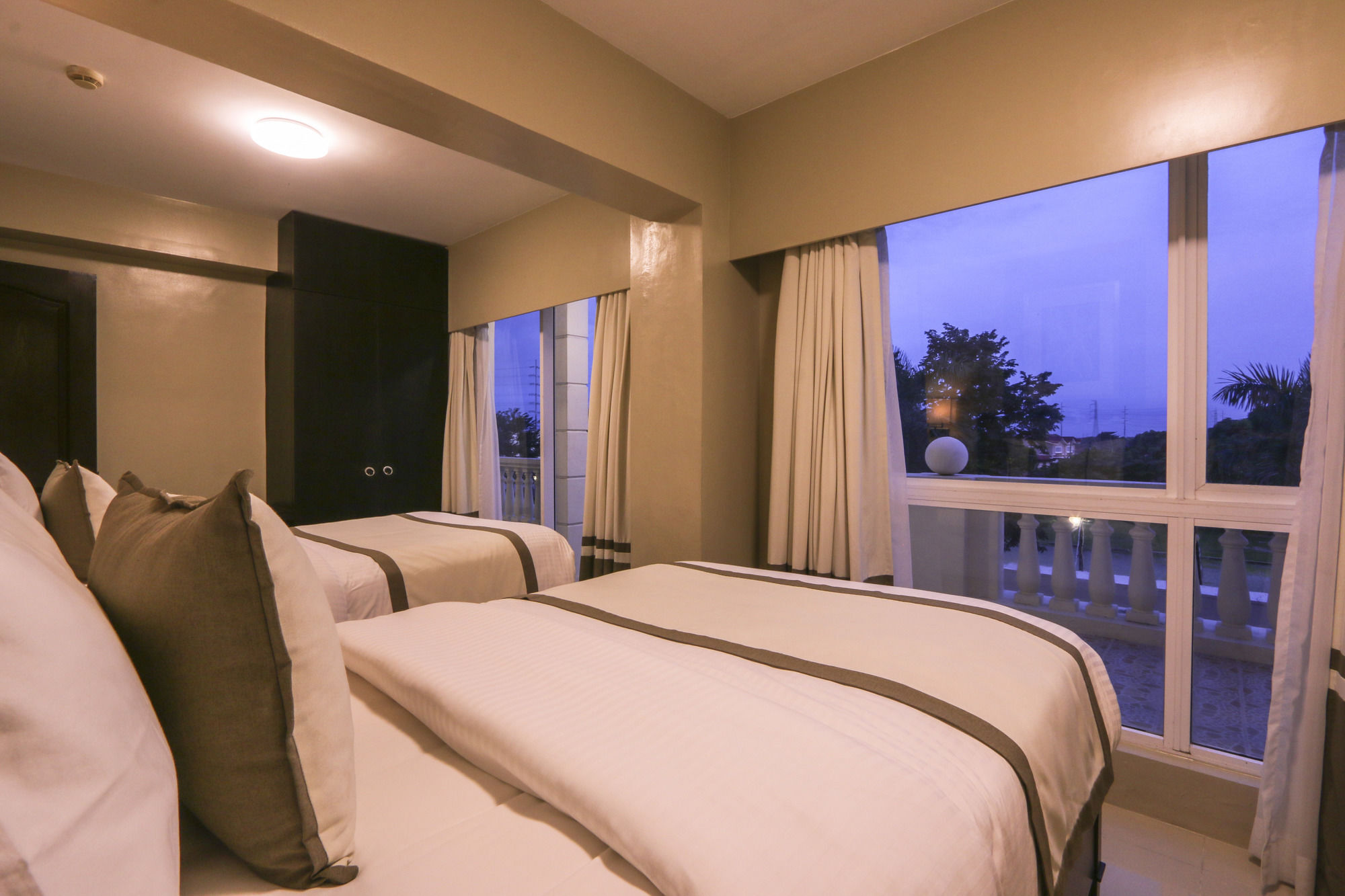 Bellini Suites At Presidio, Lakefront Muntinlupa City Exterior photo